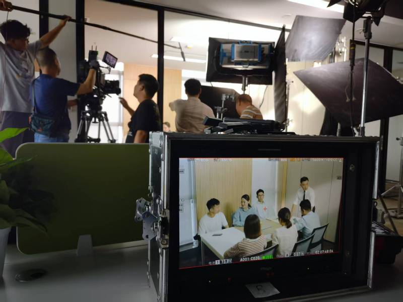 逊克县TVC拍摄公司：科技产品视觉化大师，诠释未来感与功能美学